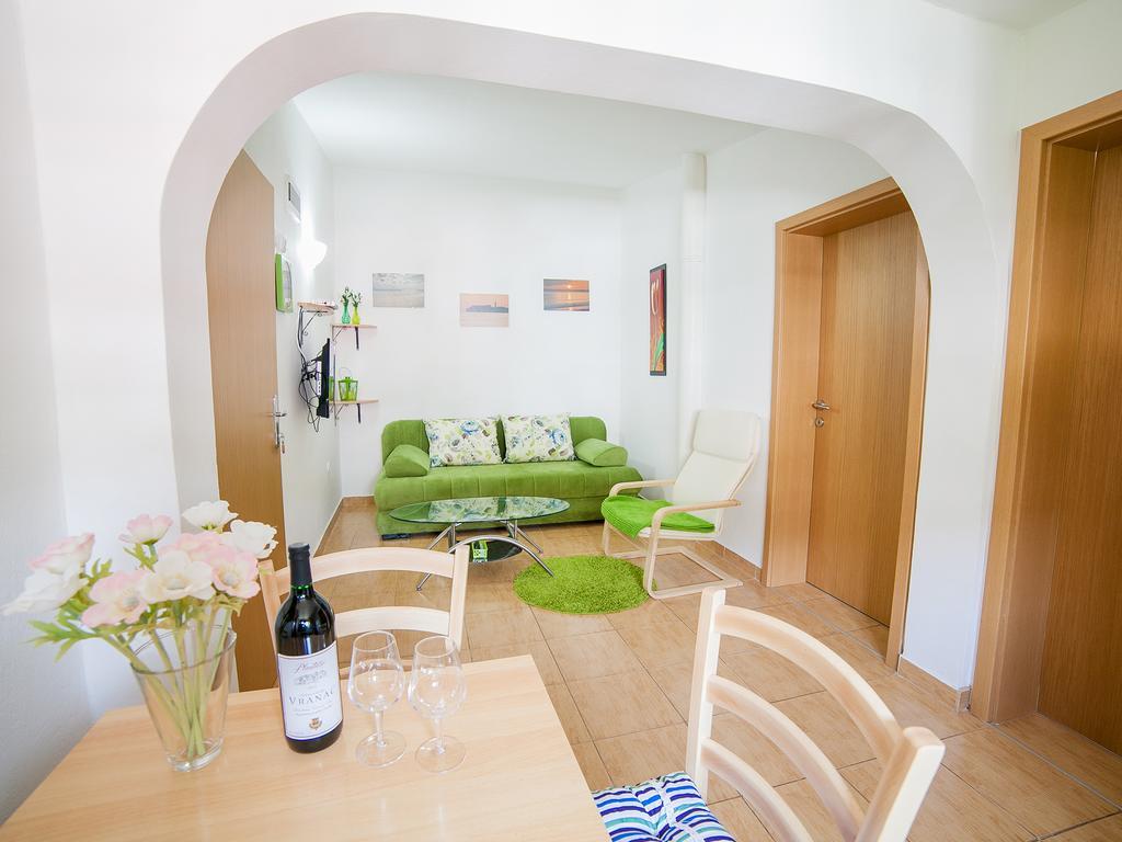 Apartments Viktorija Petrovac Phòng bức ảnh