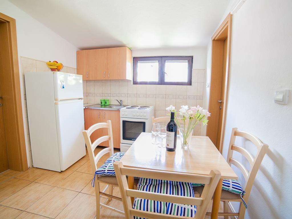 Apartments Viktorija Petrovac Phòng bức ảnh