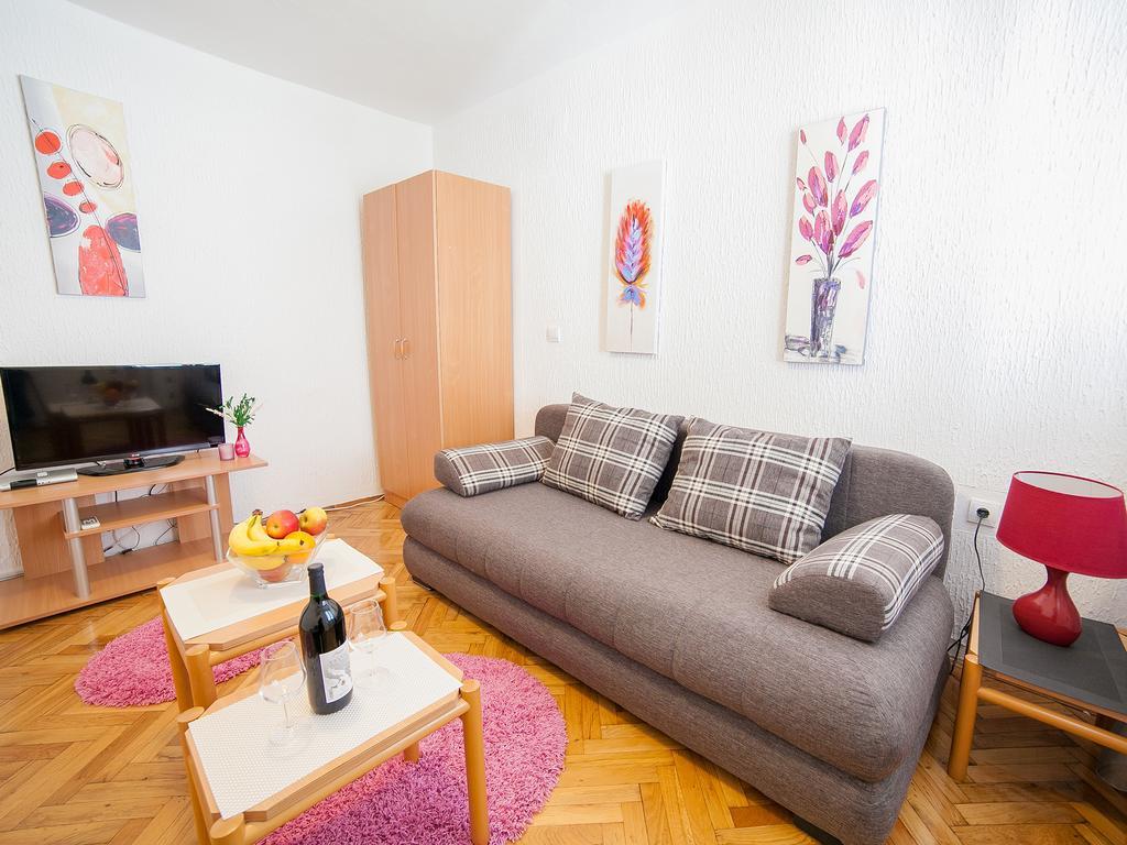 Apartments Viktorija Petrovac Phòng bức ảnh